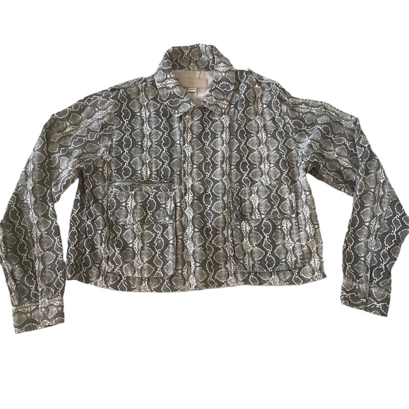 Blank NYC Jackets & Blazers - Blank NYC soft snakeskin cropped zipper jacket lightweight size medium